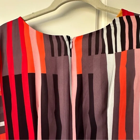 Stunning graphic stripe print crepe dress w/pockets! M-10 NWOT. Never worn. - Picture 7 of 13